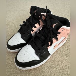 Air Jordan 1 Mid in Arctic Orange